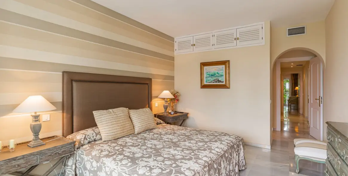 Short-term rent of middle floor apartment in Estepona 12