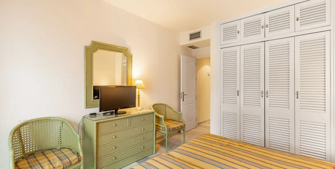 Short-term rent of middle floor apartment in Estepona 14