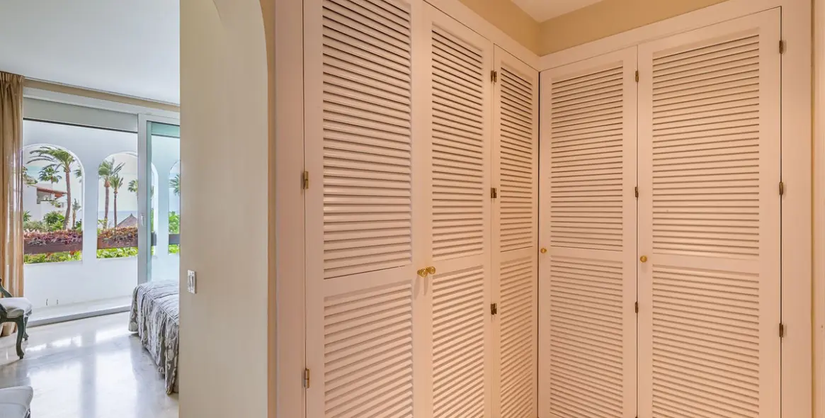 Short-term rent of middle floor apartment in Estepona 17