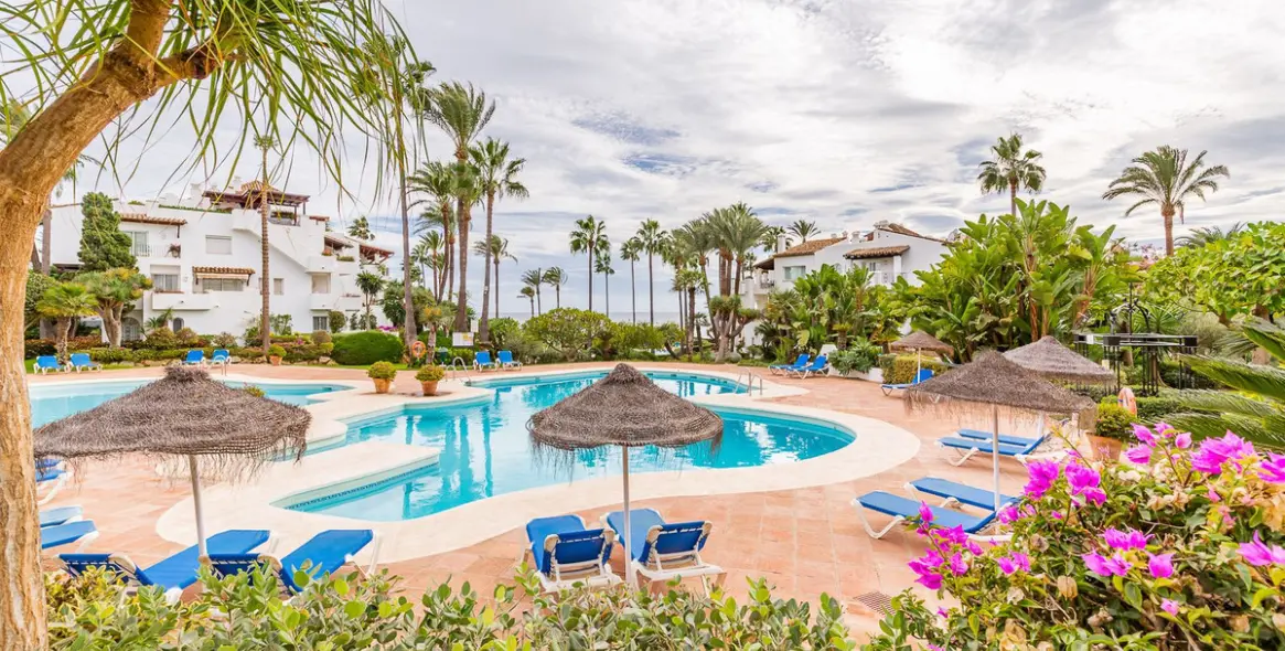 Short-term rent of middle floor apartment in Estepona 19