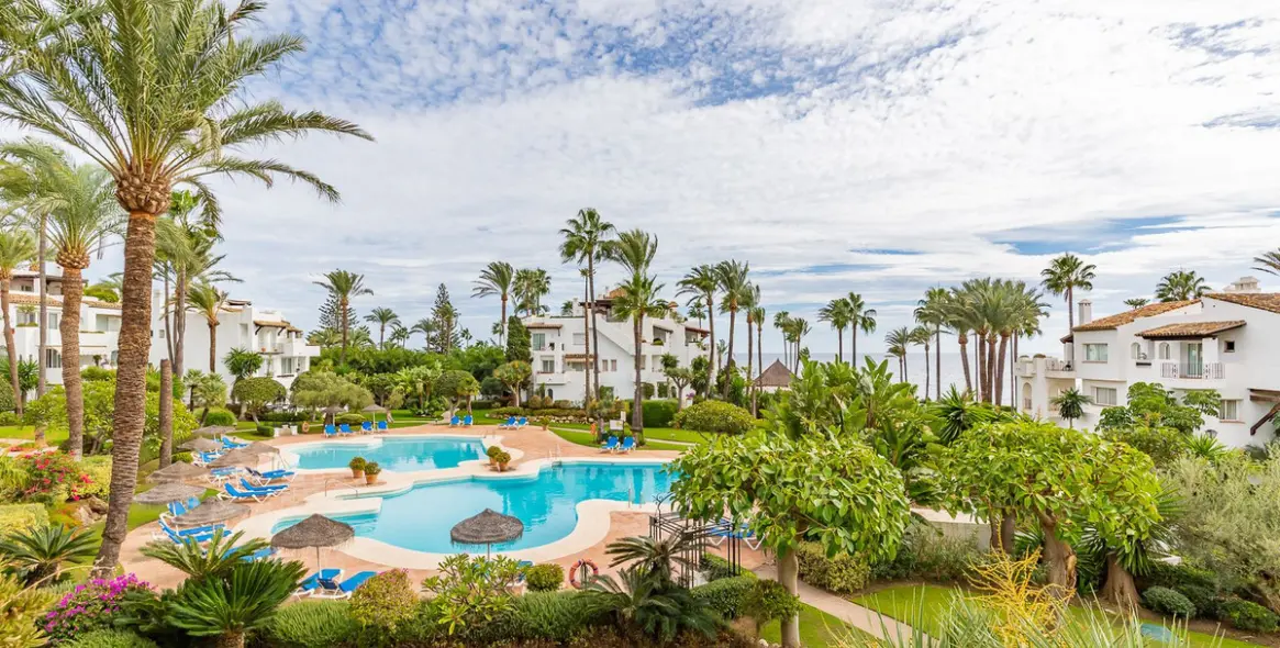 Short-term rent of middle floor apartment in Estepona 22