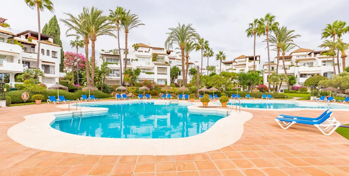 Short-term rent of middle floor apartment in Estepona 23