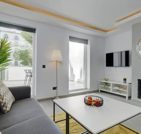 Alquiler a corto plazo de apartamento en planta media en Nueva Andalucía