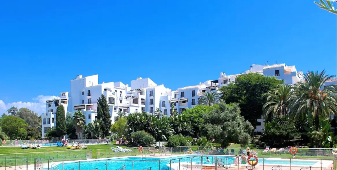 Short-term rent of middle floor apartment in Puerto Banús 1