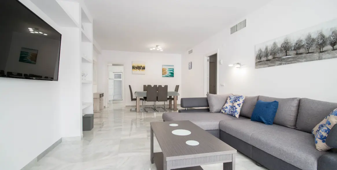 Short-term rent of middle floor apartment in Puerto Banús 2