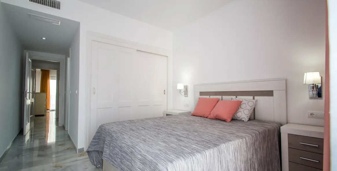 Short-term rent of middle floor apartment in Puerto Banús 6