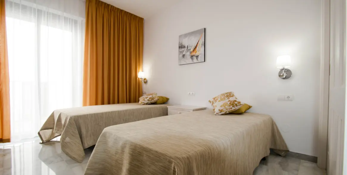 Short-term rent of middle floor apartment in Puerto Banús 10