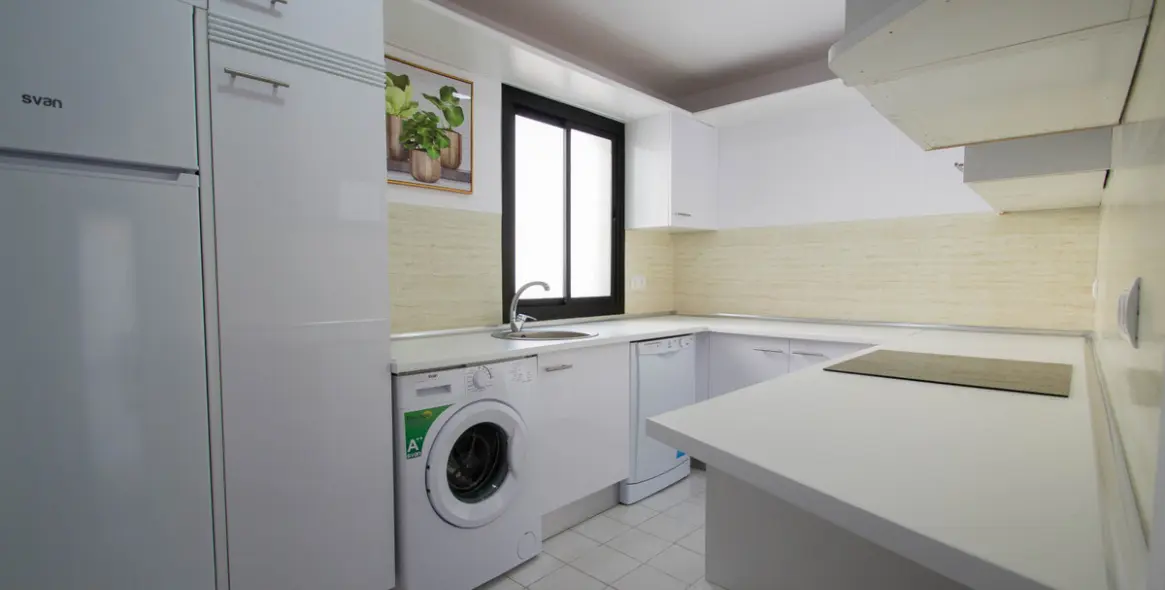 Short-term rent of middle floor apartment in Puerto Banús 12