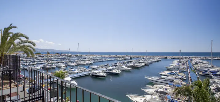 Short-term rent of penthouse in Puerto Banús 0