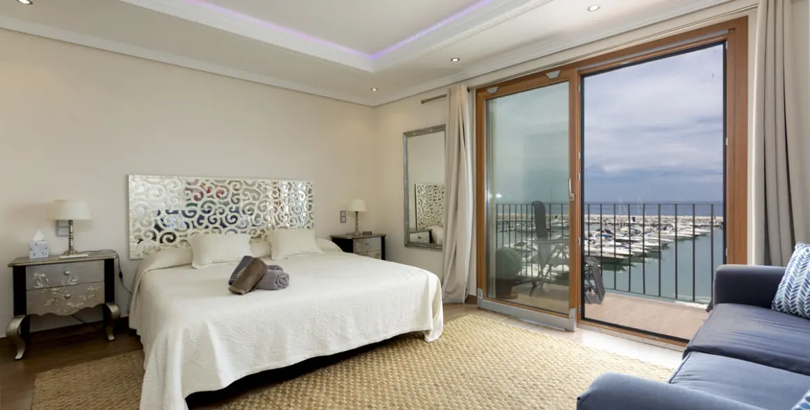 Short-term rent of penthouse in Puerto Banús 2