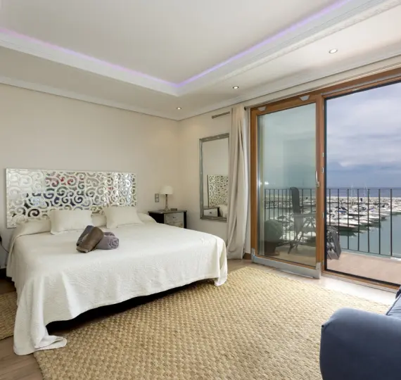Short-term rent of penthouse in Puerto Banús