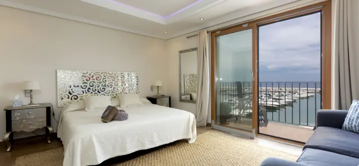 Short-term rent of penthouse in Puerto Banús 1