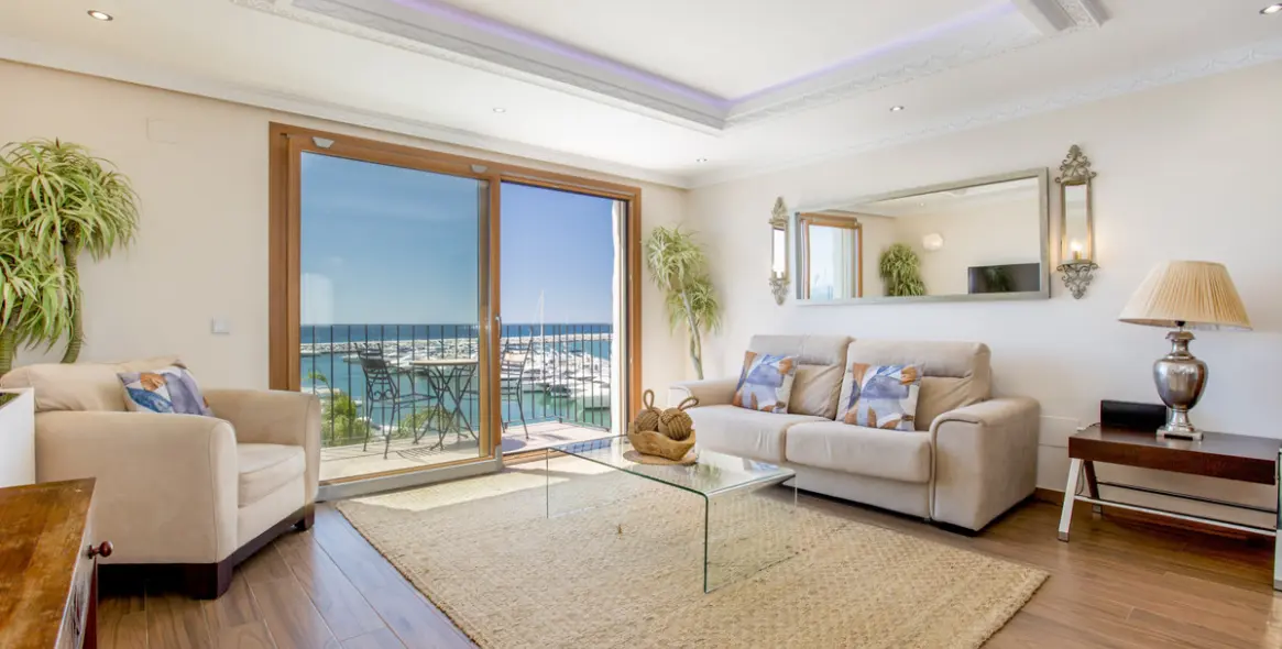 Short-term rent of penthouse in Puerto Banús 3