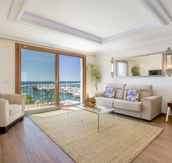 Short-term rent of penthouse in Puerto Banús