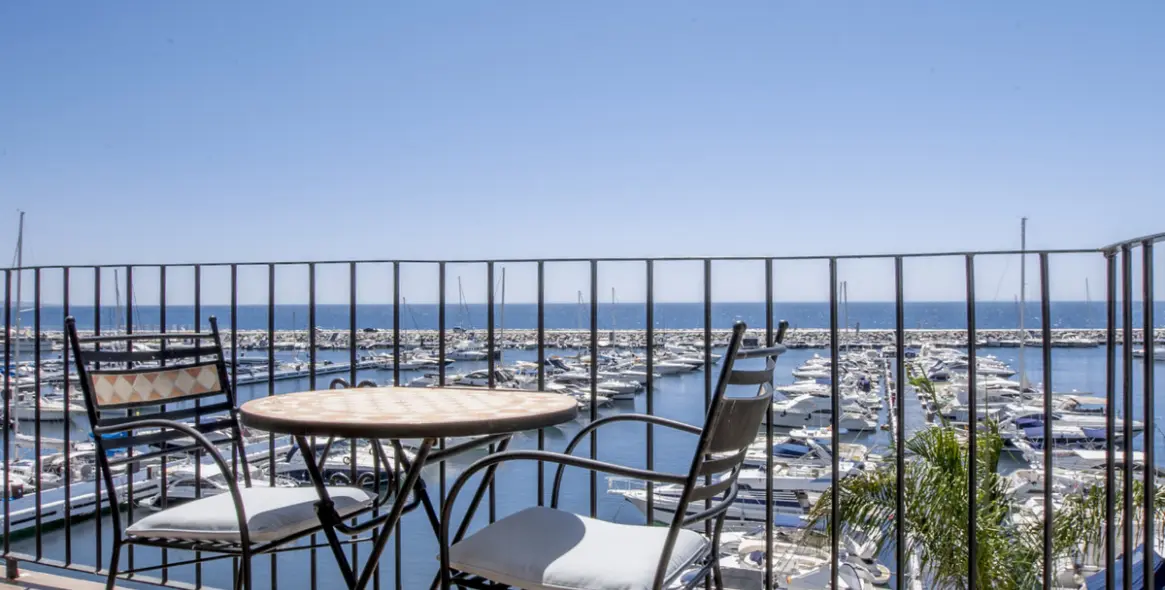 Short-term rent of penthouse in Puerto Banús 18