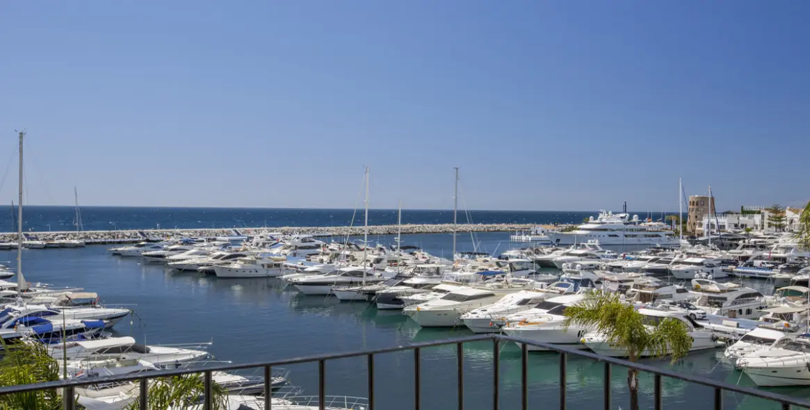 Short-term rent of penthouse in Puerto Banús 19