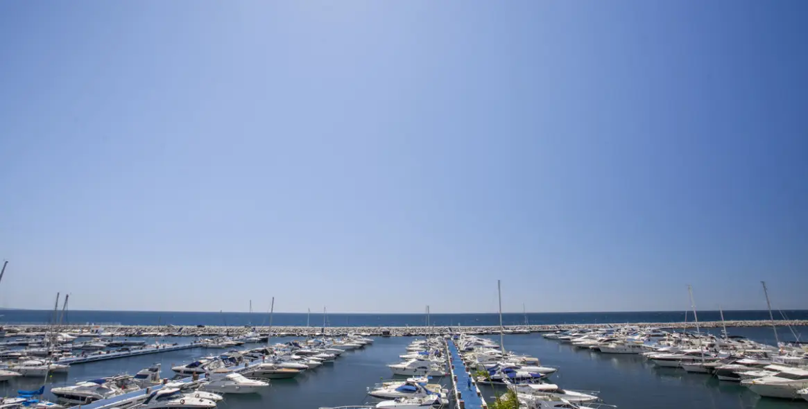 Short-term rent of penthouse in Puerto Banús 20