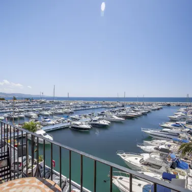 Short-term rent of penthouse in Puerto Banús