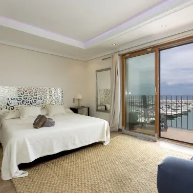 Short-term rent of penthouse in Puerto Banús
