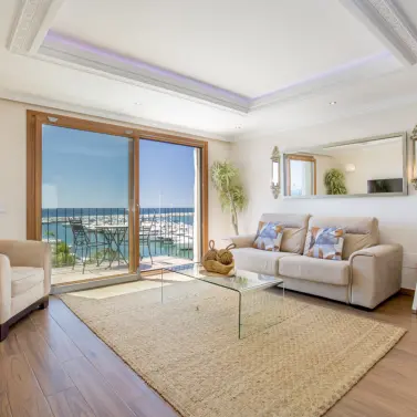 Short-term rent of penthouse in Puerto Banús