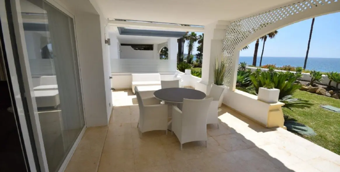 Short-term rent of ground floor apartment in New Golden Mile 2