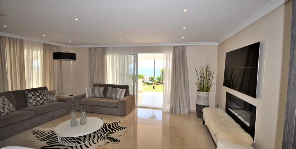 Short-term rent of ground floor apartment in New Golden Mile 3