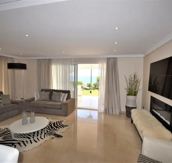 Short-term rent of ground floor apartment in New Golden Mile