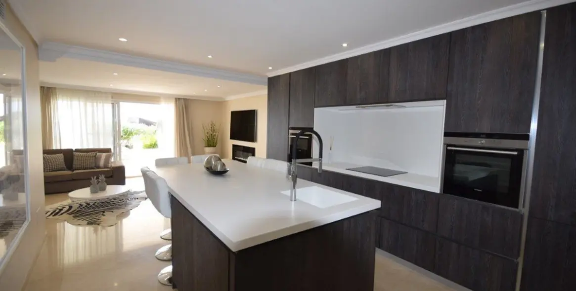 Short-term rent of ground floor apartment in New Golden Mile 4