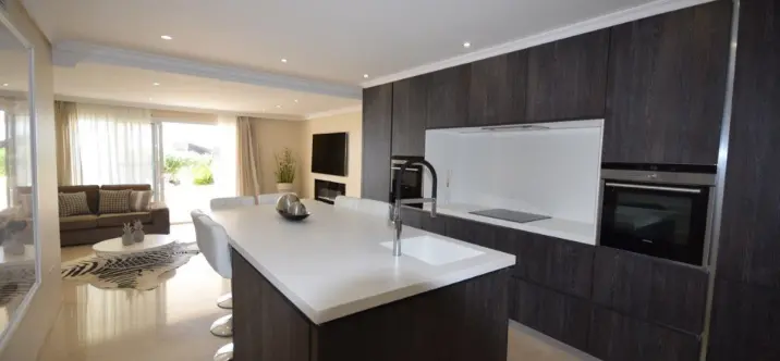 Short-term rent of ground floor apartment in New Golden Mile 3