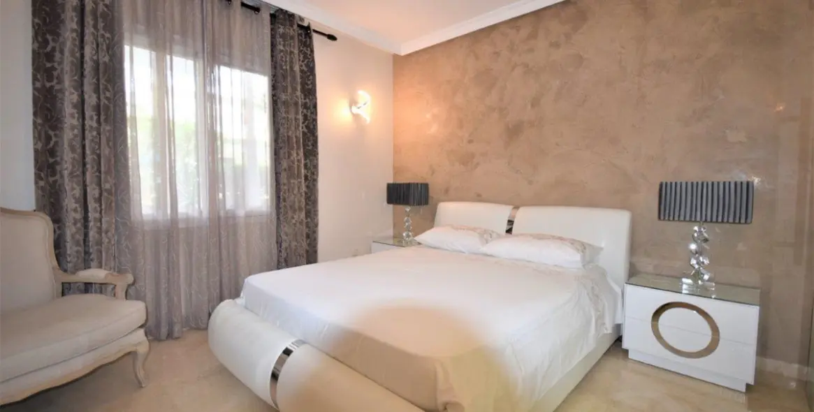 Short-term rent of ground floor apartment in New Golden Mile 8