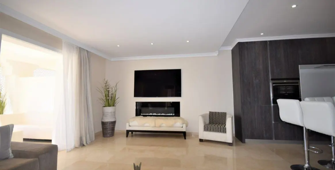 Short-term rent of ground floor apartment in New Golden Mile 10