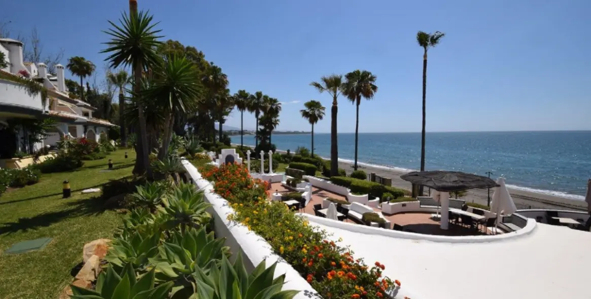 Short-term rent of ground floor apartment in New Golden Mile 15