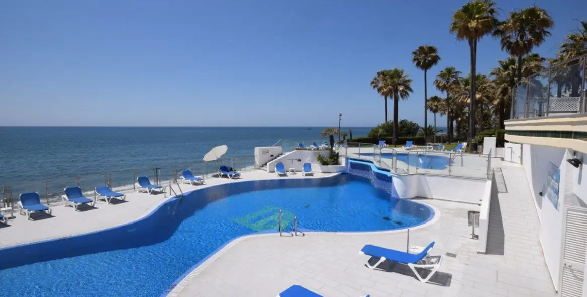 Краткосрочная аренда апартаментов на первом этаже в New Golden Mile 1