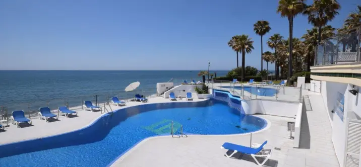 Alquiler a corto plazo de apartamento en planta baja en New Golden Mile 0