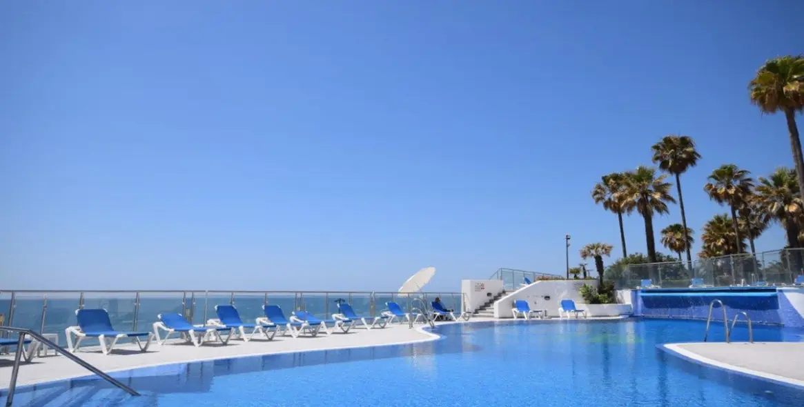 Краткосрочная аренда апартаментов на первом этаже в New Golden Mile 18