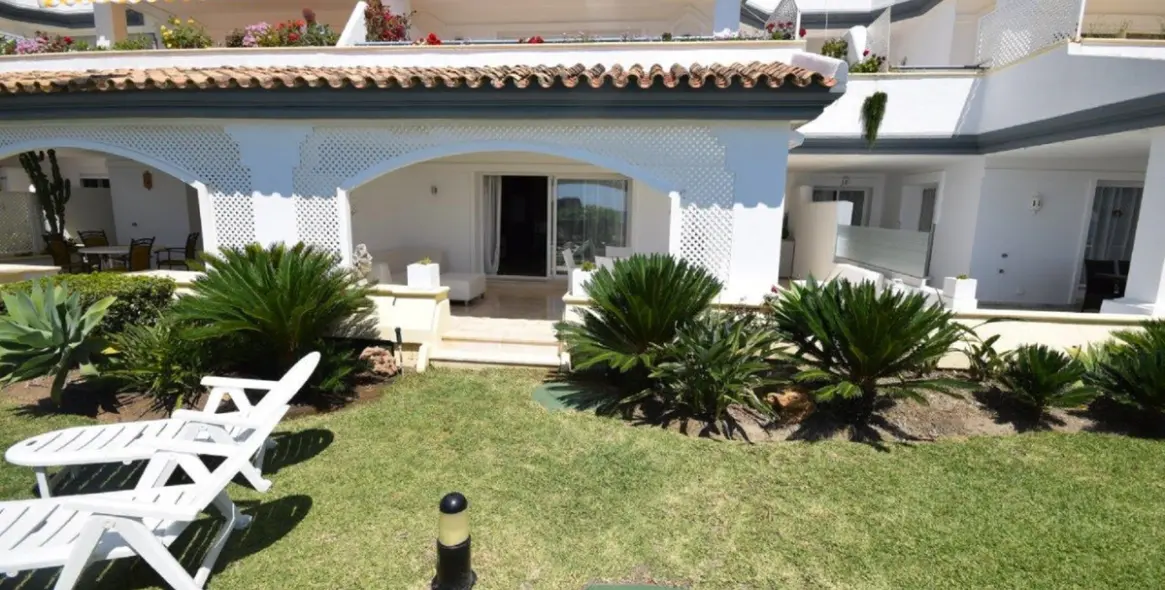 Short-term rent of ground floor apartment in New Golden Mile 14