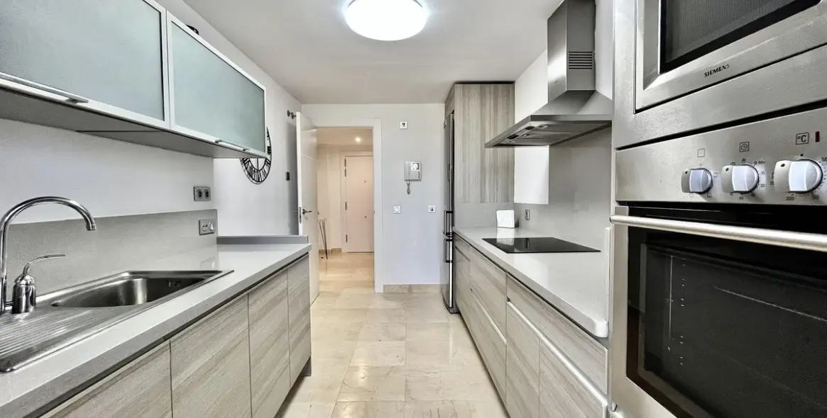 Short-term rent of middle floor apartment in Los Flamingos 3