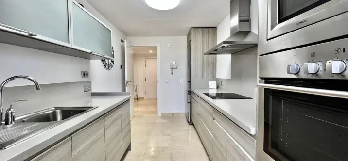 Short-term rent of middle floor apartment in Los Flamingos 2