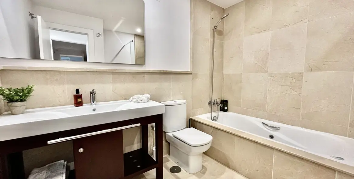 Short-term rent of middle floor apartment in Los Flamingos 25