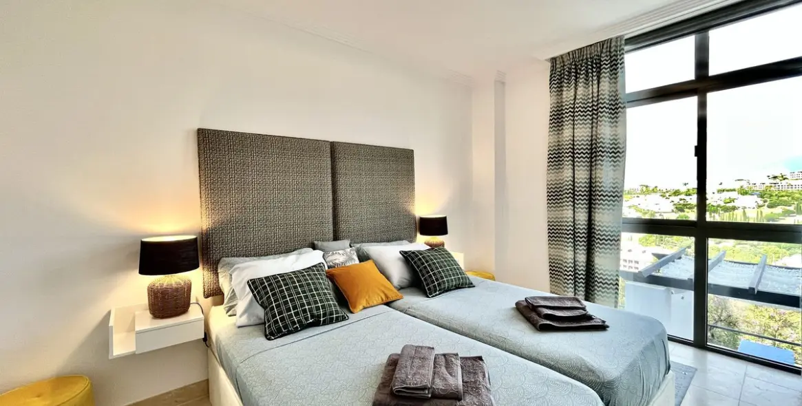 Short-term rent of middle floor apartment in Los Flamingos 28