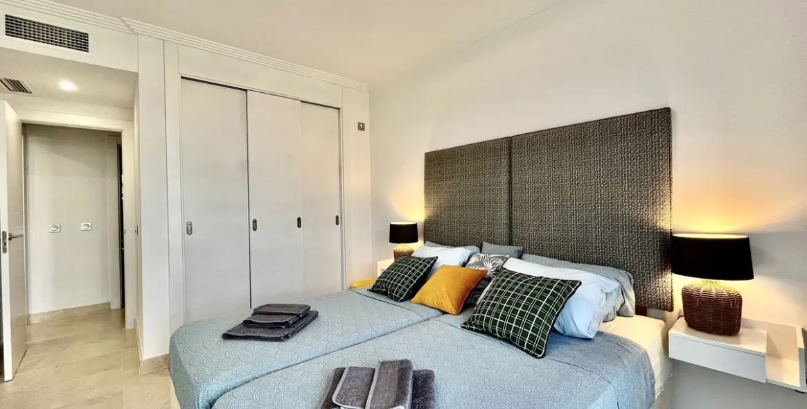 Short-term rent of middle floor apartment in Los Flamingos 30