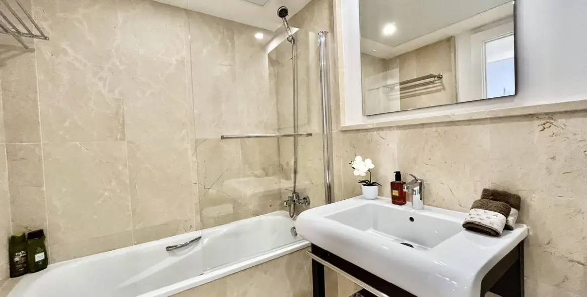 Short-term rent of middle floor apartment in Los Flamingos 33