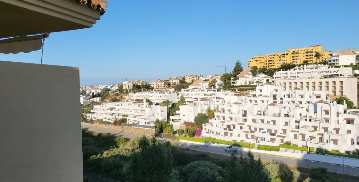 Short-term rent of middle floor apartment in Selwo 1