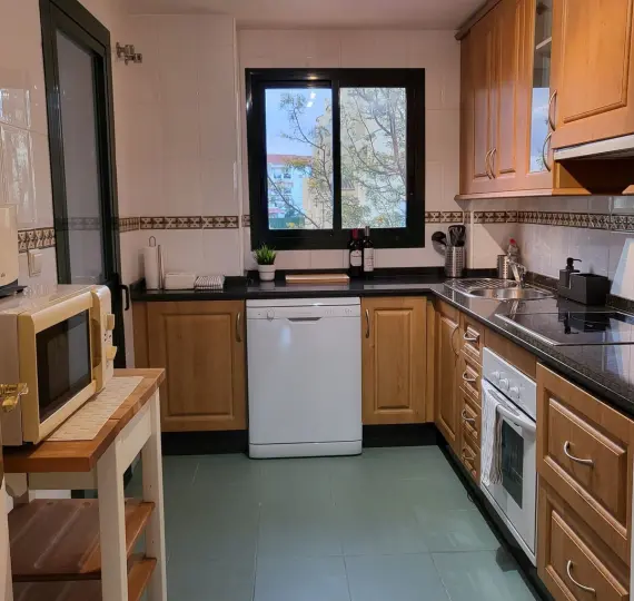 Short-term rent of middle floor apartment in Selwo