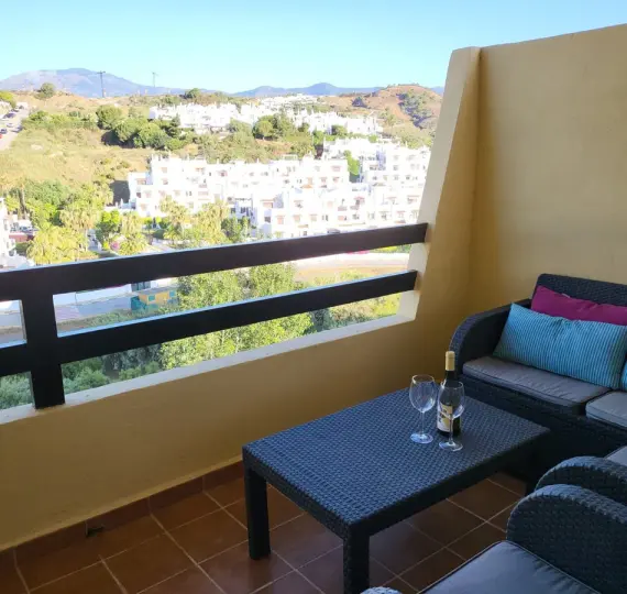 Short-term rent of middle floor apartment in Selwo