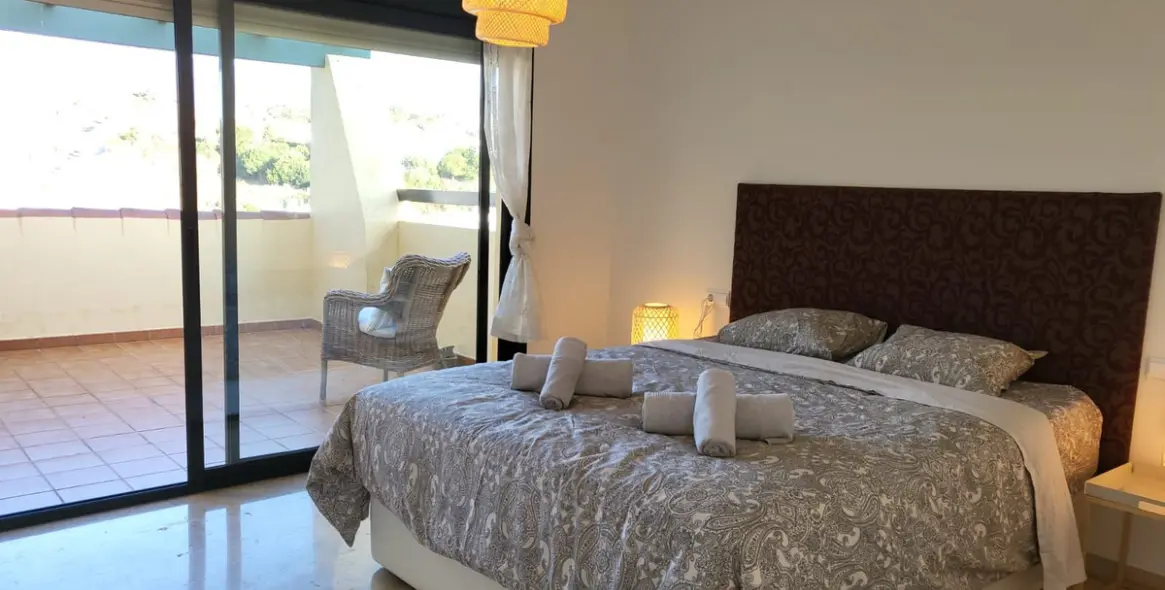 Short-term rent of middle floor apartment in Selwo 11