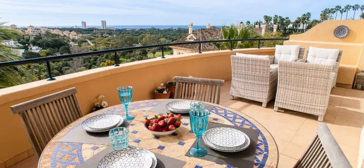 Short-term rent of middle floor apartment in Elviria 0
