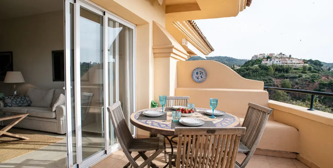 Short-term rent of middle floor apartment in Elviria 2