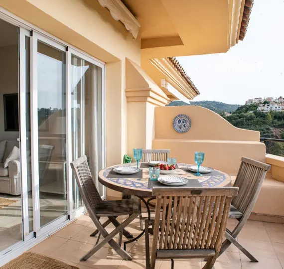 Short-term rent of middle floor apartment in Elviria