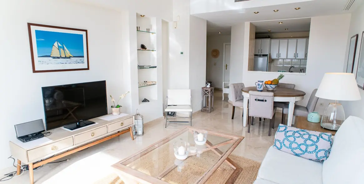 Short-term rent of middle floor apartment in Elviria 3